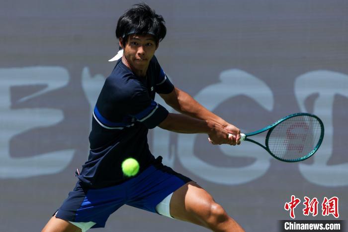 ATP成都网球公开赛：周意不敌法国老将马纳里诺