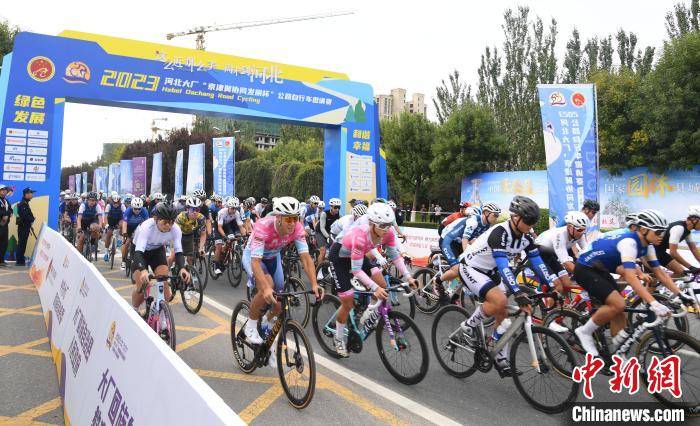 千人竞速京津冀协同发展杯公路自行车赛在大厂
