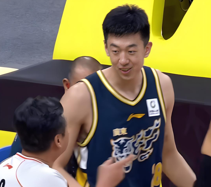 广东主场20分领先遭逆转 杜锋三大失误成关键