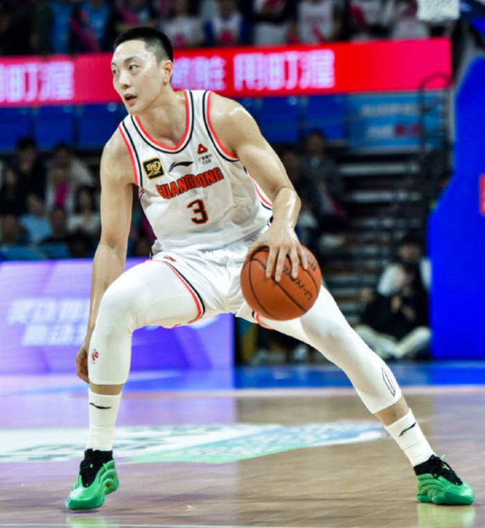 广东双枪低迷难掩胜局 战术调整引热议