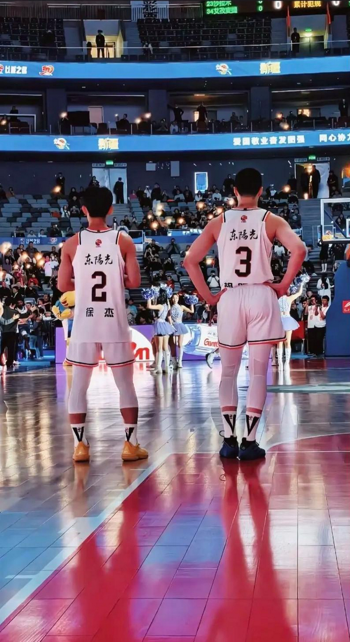 广东双枪低迷难掩胜局 战术调整引热议