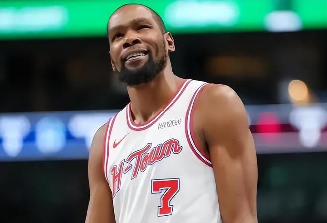 火箭险胜雄鹿谢泼德三分雨成关键 伊森拉胯暴露