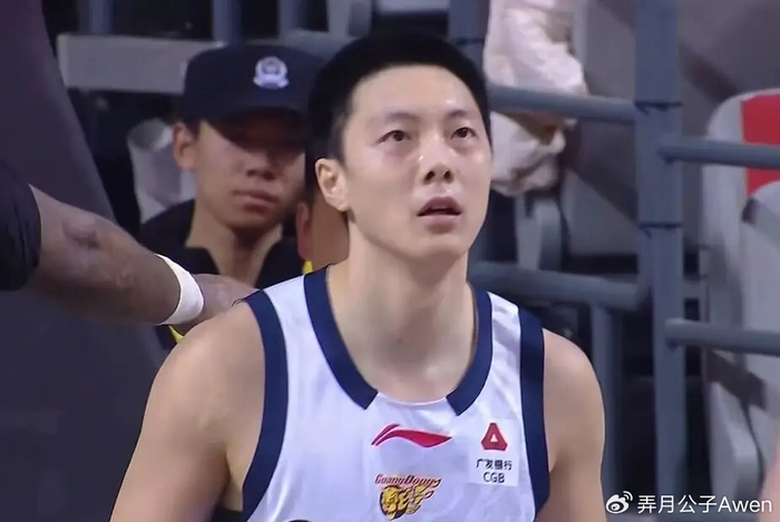 胡明轩状态持续低迷，广东队战术调整引争议