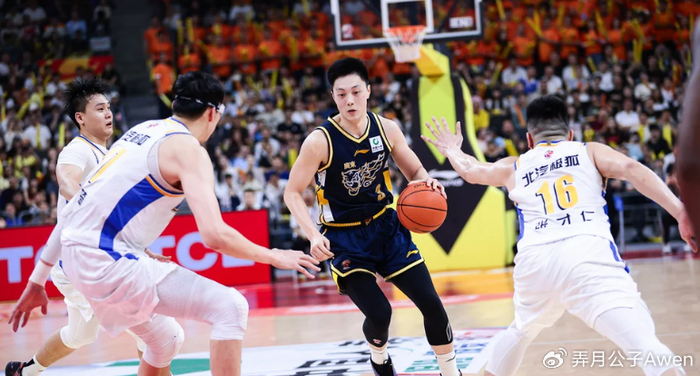 胡明轩状态持续低迷，广东队战术调整引争议