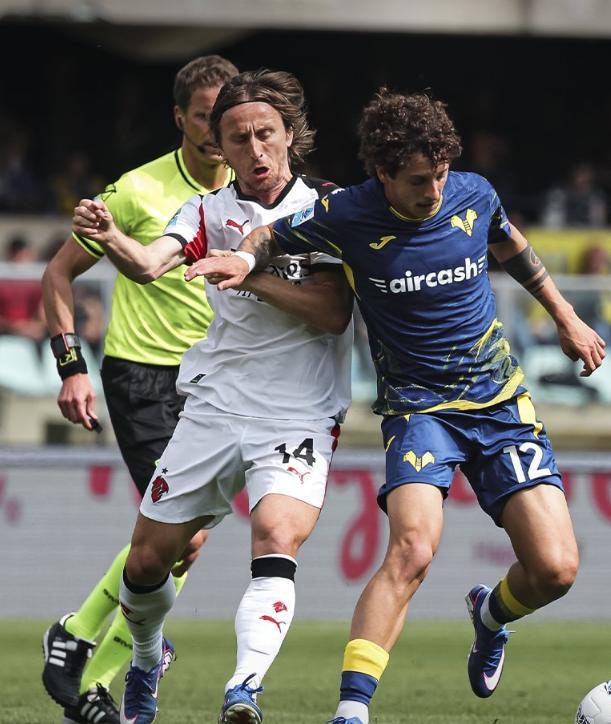 AC米兰客场1-0力克维罗纳终结连败