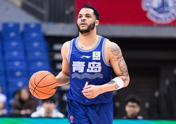 青岛男篮紧急换援引援新星冲击季后赛