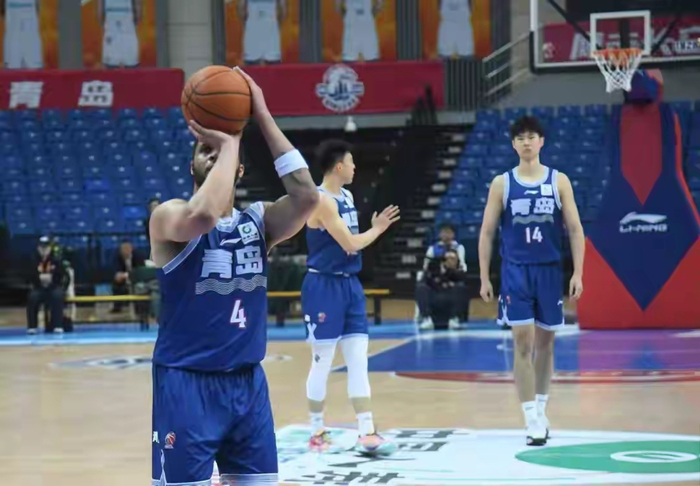 青岛男篮紧急换援引援新星冲击季后赛